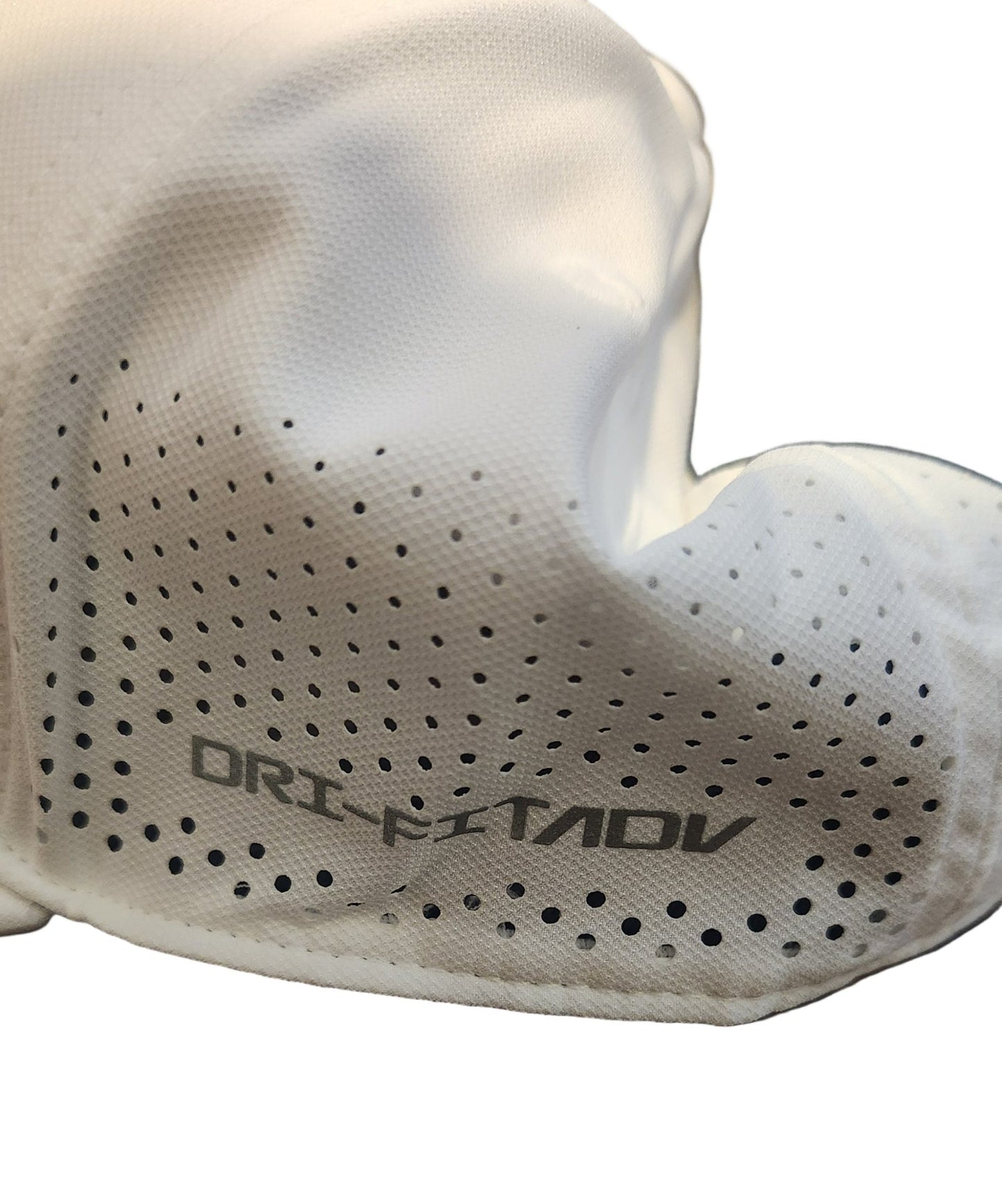 Nike Dri - FIT ADV Club Aerobill White Cap FB5636 - 100 L/XL – Lightweight & Breathable - Unrestricted Goods