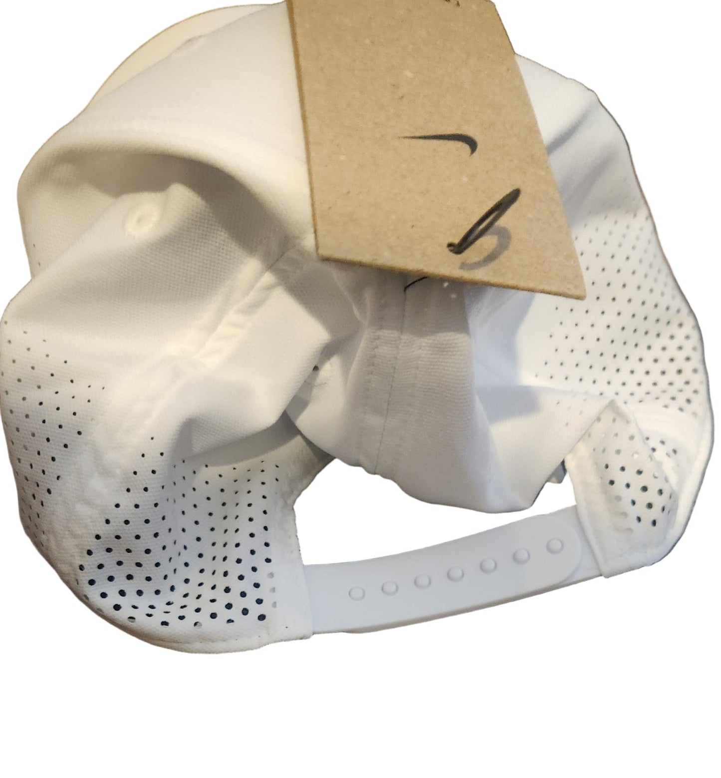 Nike Dri - FIT ADV Club Aerobill White Cap FB5636 - 100 L/XL – Lightweight & Breathable - Unrestricted Goods